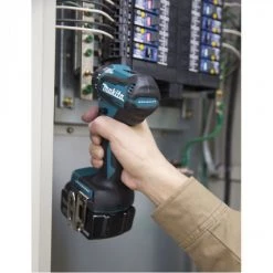 PERCEUSE VISSEUSE MAKITA SANS FIL 18 V 2 BATTERIES 3 AH - DDF083RFJ